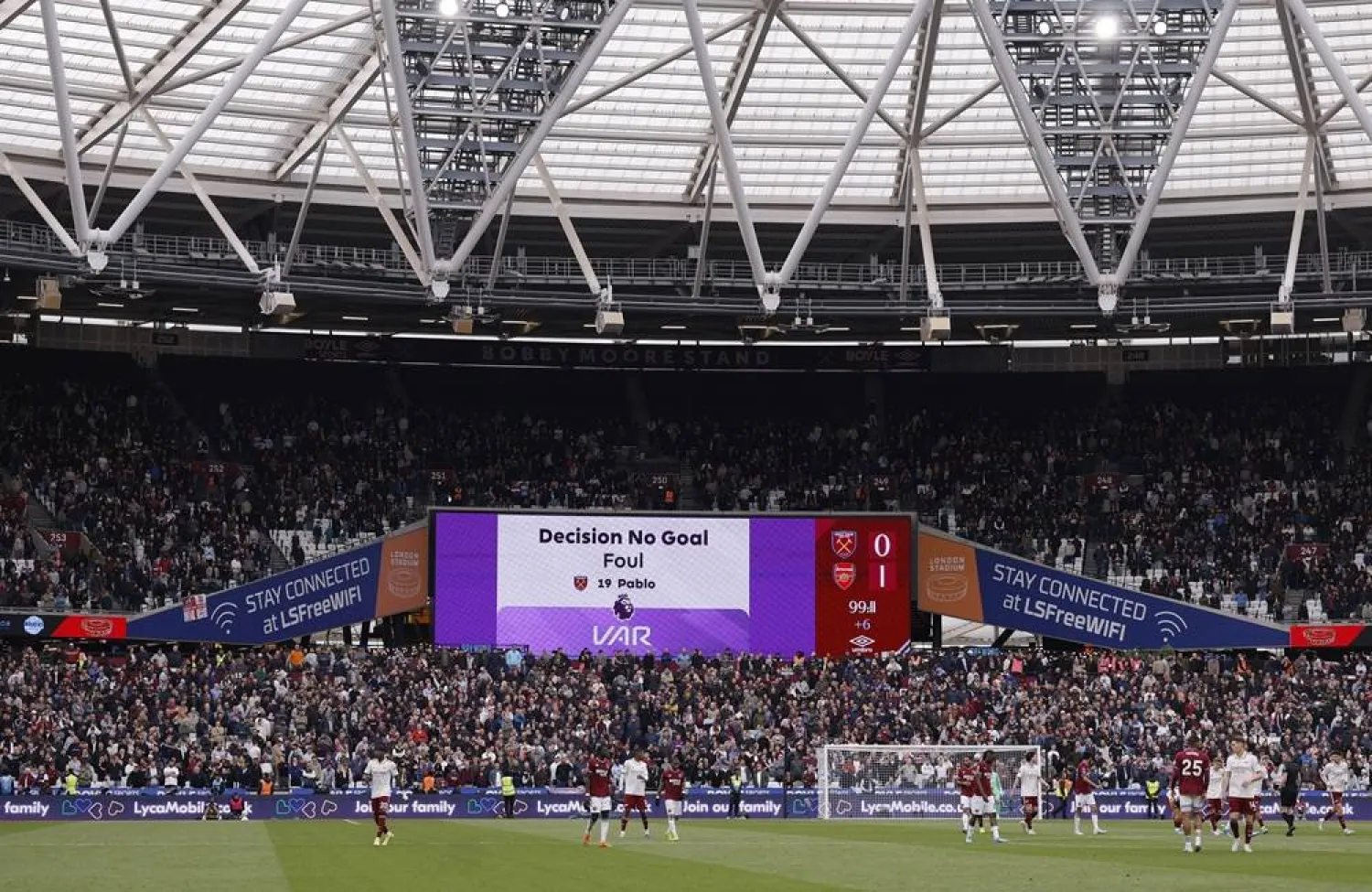 Football - Premier League - West Ham United v Arsenal - London Stadium, London, Britain - May 10, 2026 General view of the big screen after West Ham United's Callum Wilson goal that was later disallowed. (Action Images via Reuters)
