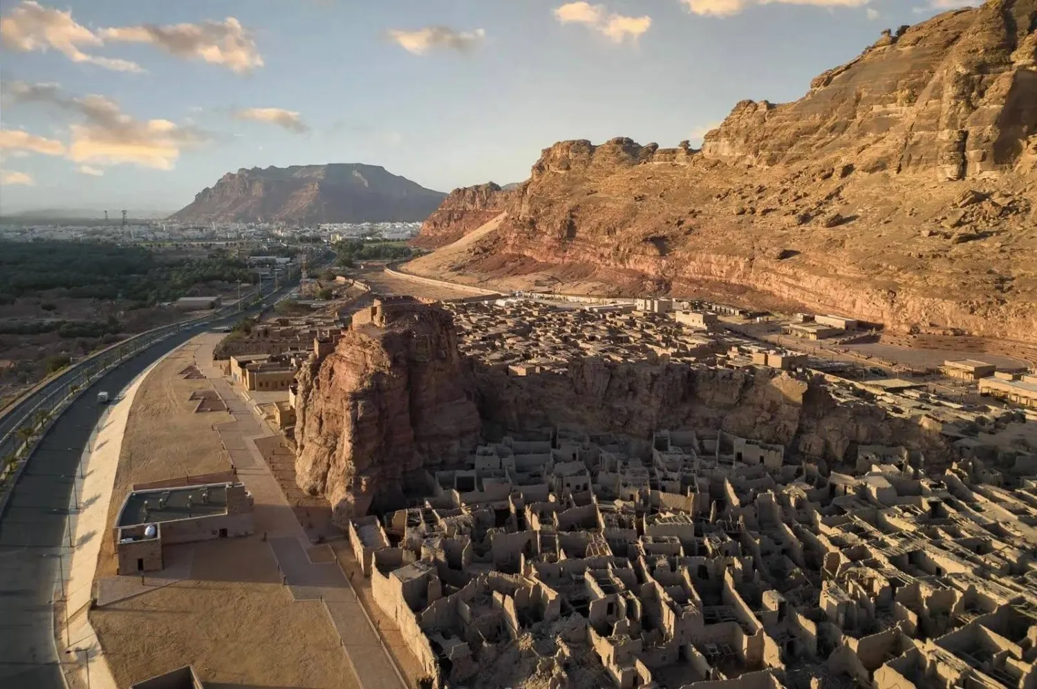 تنطوي مدينة العلا على الكثير من خزائن الماضي وهي موطن لتراث ثقافي وطبيعي تراكم عبر آلاف السنين (واس)