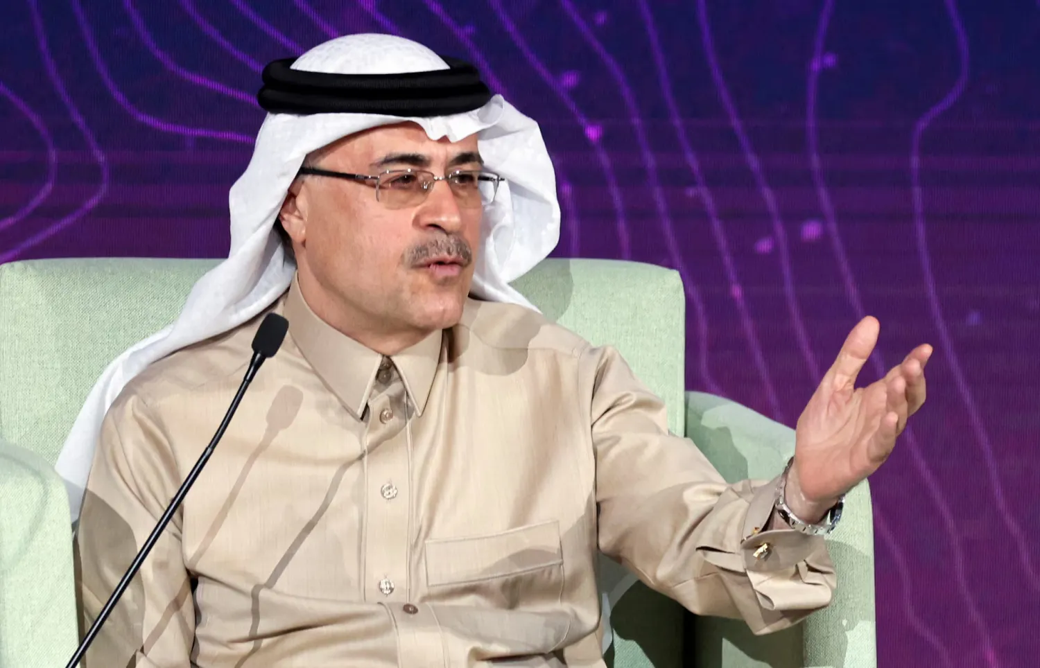 الرئيس التنفيذي لشركة «أرامكو» أمين الناصر متحدثاً خلال أحد المؤتمرات (رويترز)