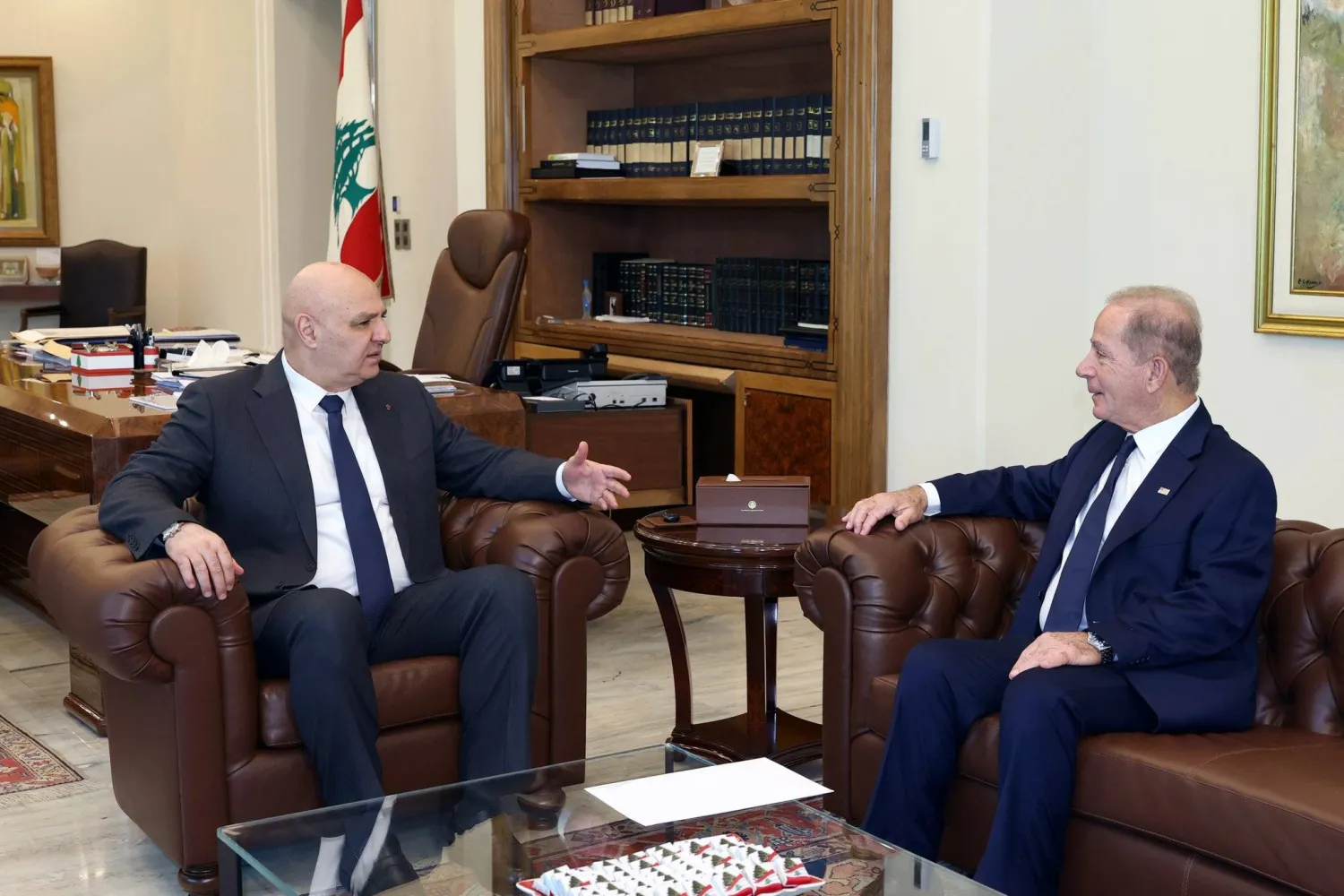 الرئيس اللبناني جوزيف عون مستقبلاً السفير الأميركي لدى لبنان ميشال عيسى (الرئاسة اللبنانية)