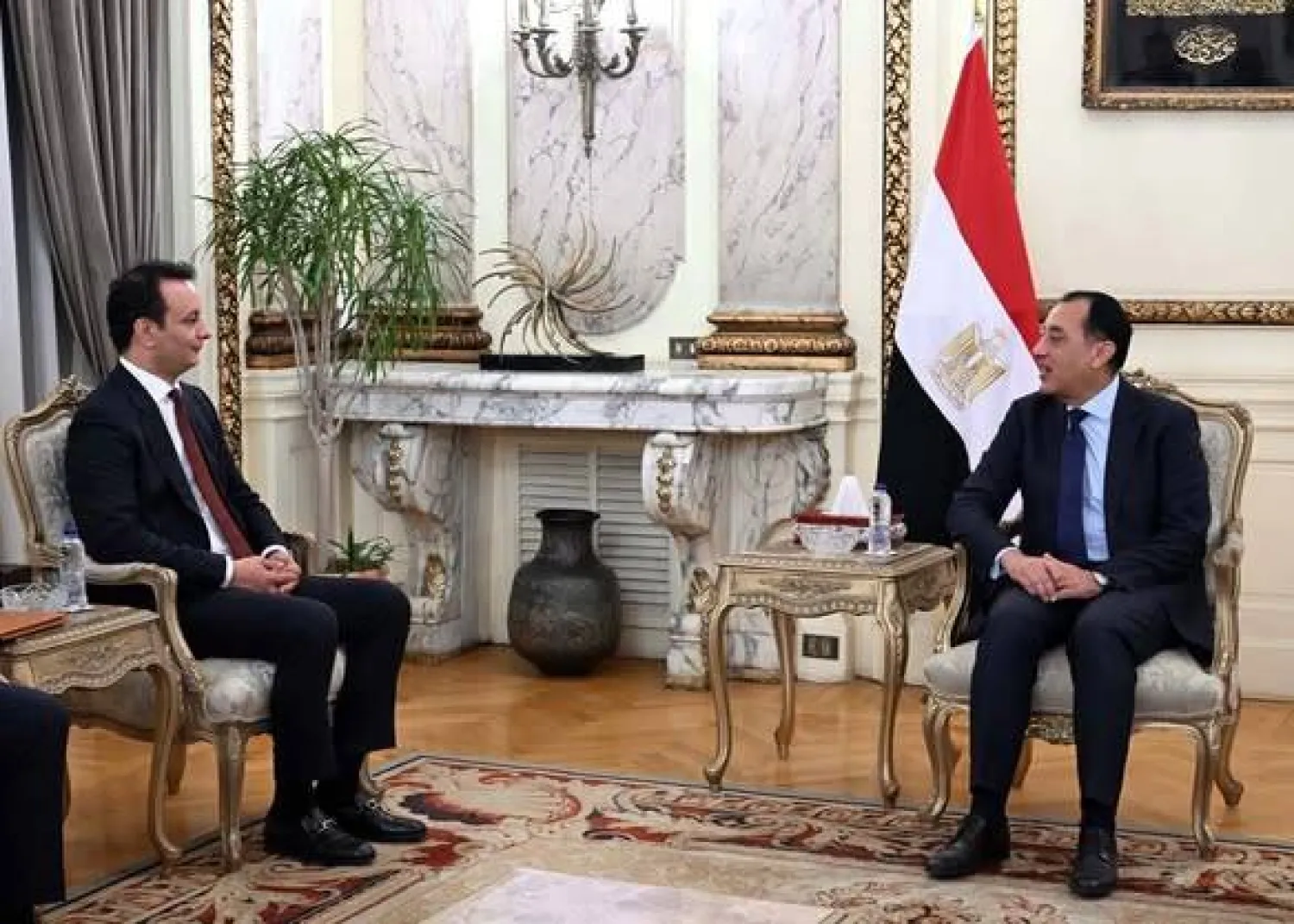 رئيس الوزراء المصري مصطفى مدبولي مستقبلاً بالقاسم حفتر مساء الأحد (مجلس الوزراء المصري)