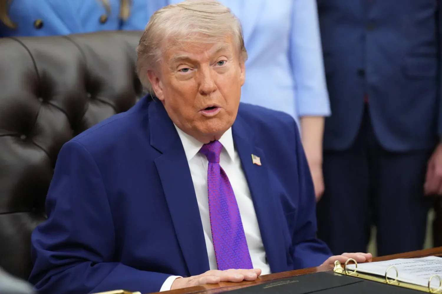 ABD Başkanı Donald Trump, Beyaz Saray'daki Oval Ofis'te (AP)