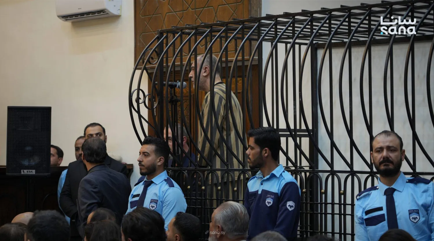 رئيس الأمن السياسي السابق بمحافظة درعا في جنوب سوريا عاطف نجيب في الجلسة الثانية لمحاكمته بدمشق الأحد 10 مايو الحالي (سانا)