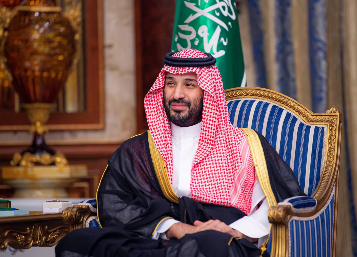 ولي العهد السعودي الأمير محمد بن سلمان خلال استقباله وفد تكريم خادم الحرمين الشريفين تقديراً لدعمه جمعيات تحفيظ القرآن الكريم (واس)