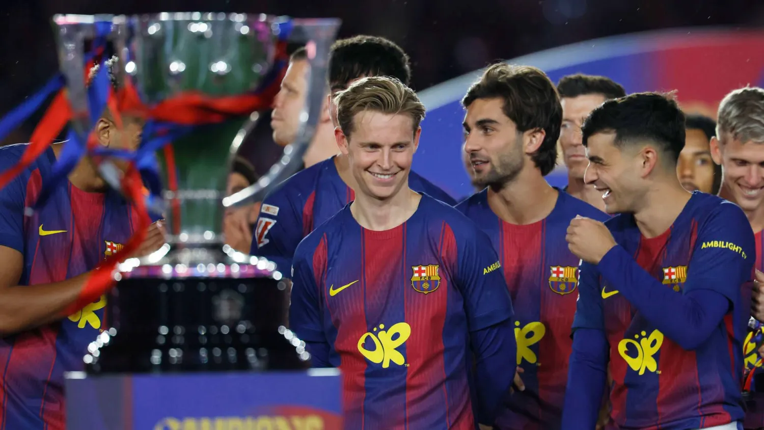 حصد دي يونغ 3 ألقاب للدوري الإسباني مع برشلونة آخرها الأحد الماضي