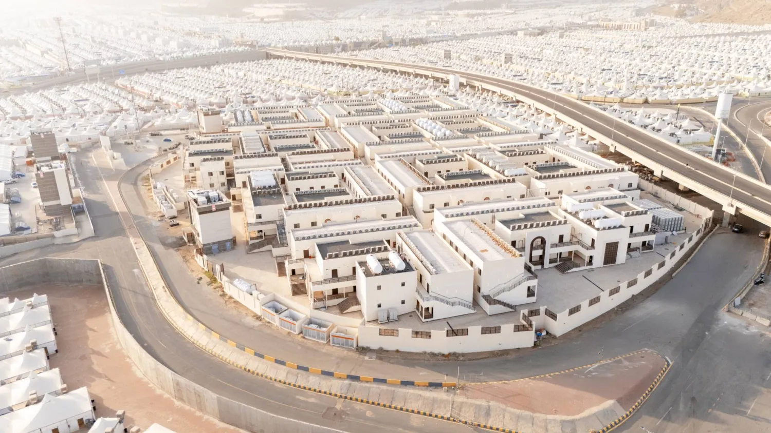 دأبت السعودية على تطوير الخدمات المقدمة لضيوف الرحمن المقبلين من شتى بقاع العالم عبر مشاريع تتجدد وتتطور سنوياً (الشرق الأوسط)
