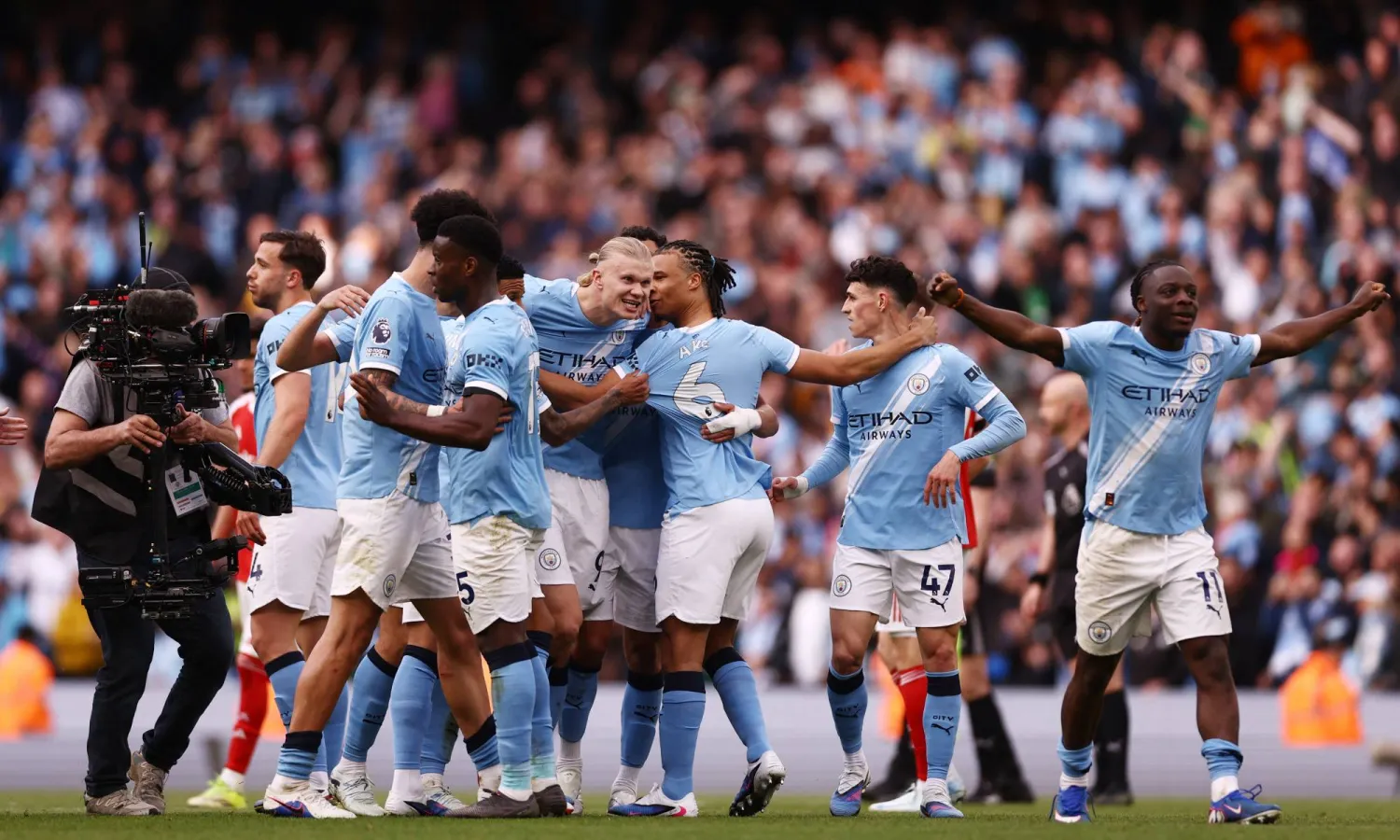 بخلاف تأهله لنهائي كأس إنجلترا لا يزال مانشستر سيتي يمتلك حظوظا في التتويج بلقب الدوري الإنجليزي (رويترز)