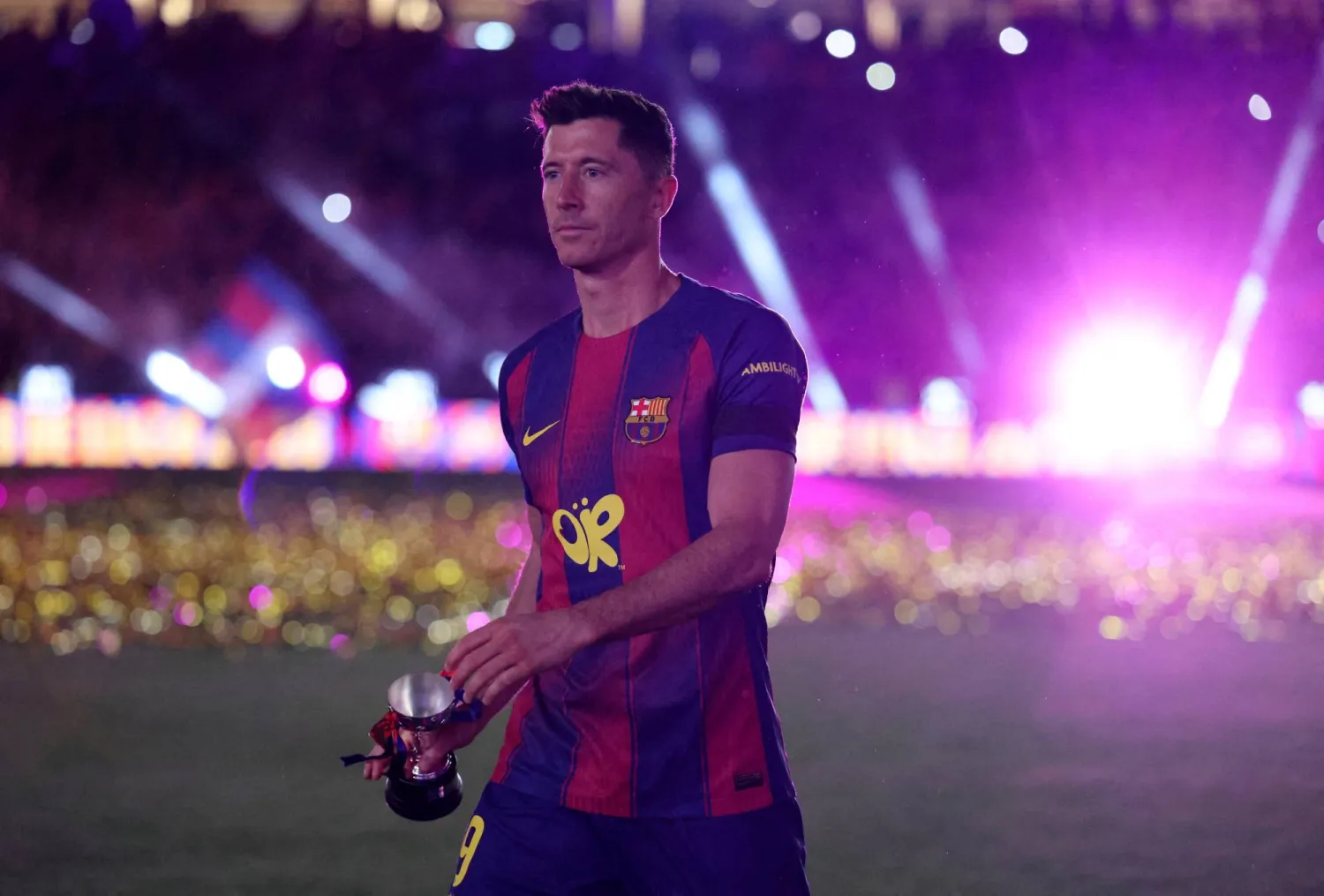 مهاجم برشلونة البولندي روبرت ليفاندوفسكي (رويترز)