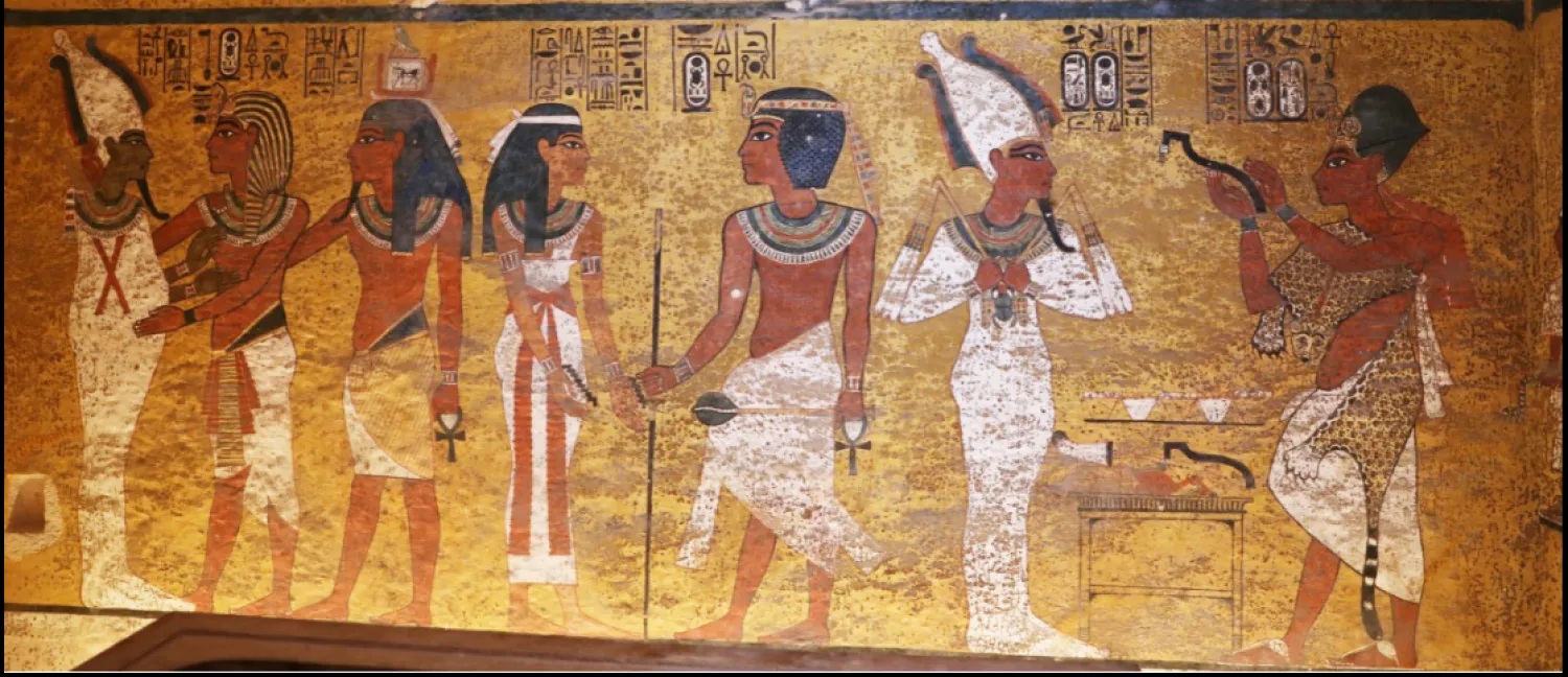 مشهد من مقبرة توت عنخ آمون بالأقصر (وزارة السياحة والآثار)