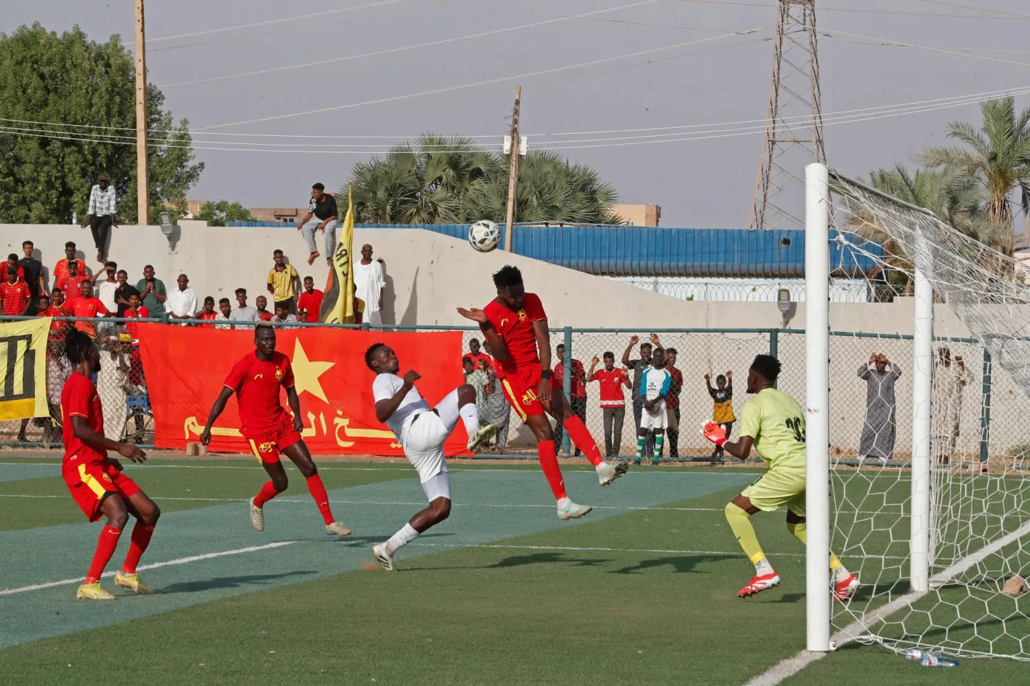 استئناف الدوري السوداني بملعب كوبر بالخرطوم (أ.ف.ب)