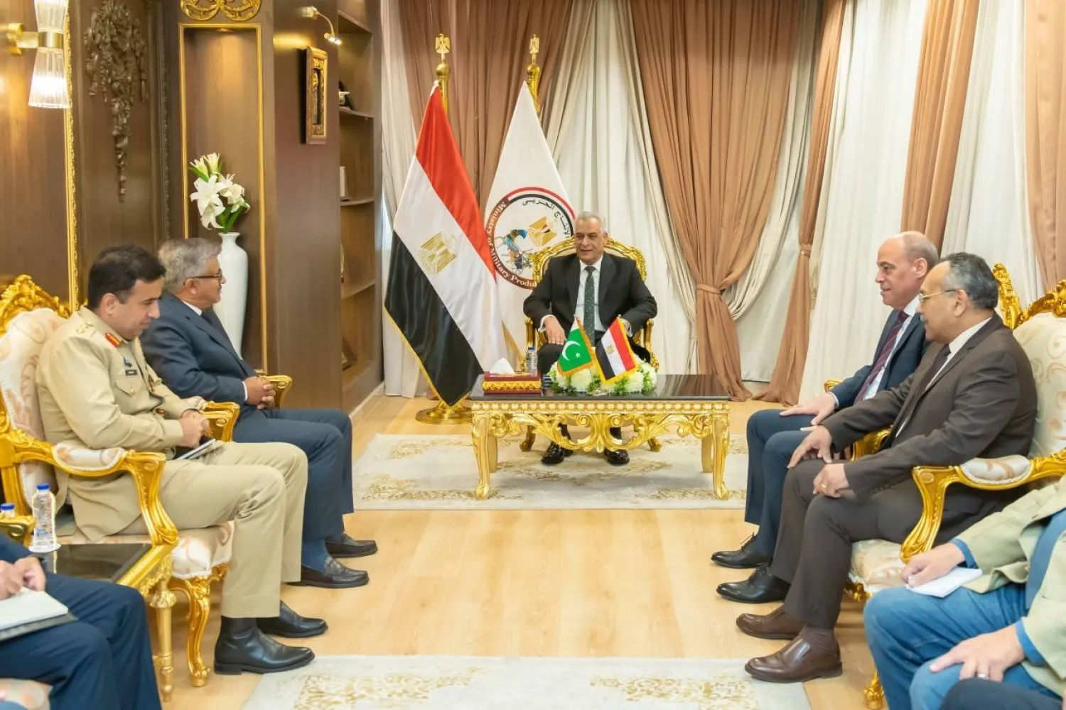 لقاء مصري باكستاني ناقش في القاهرة السبت التعاون في مجال الصناعات الدفاعية المشتركة (وزارة الإنتاج الحربي المصرية)