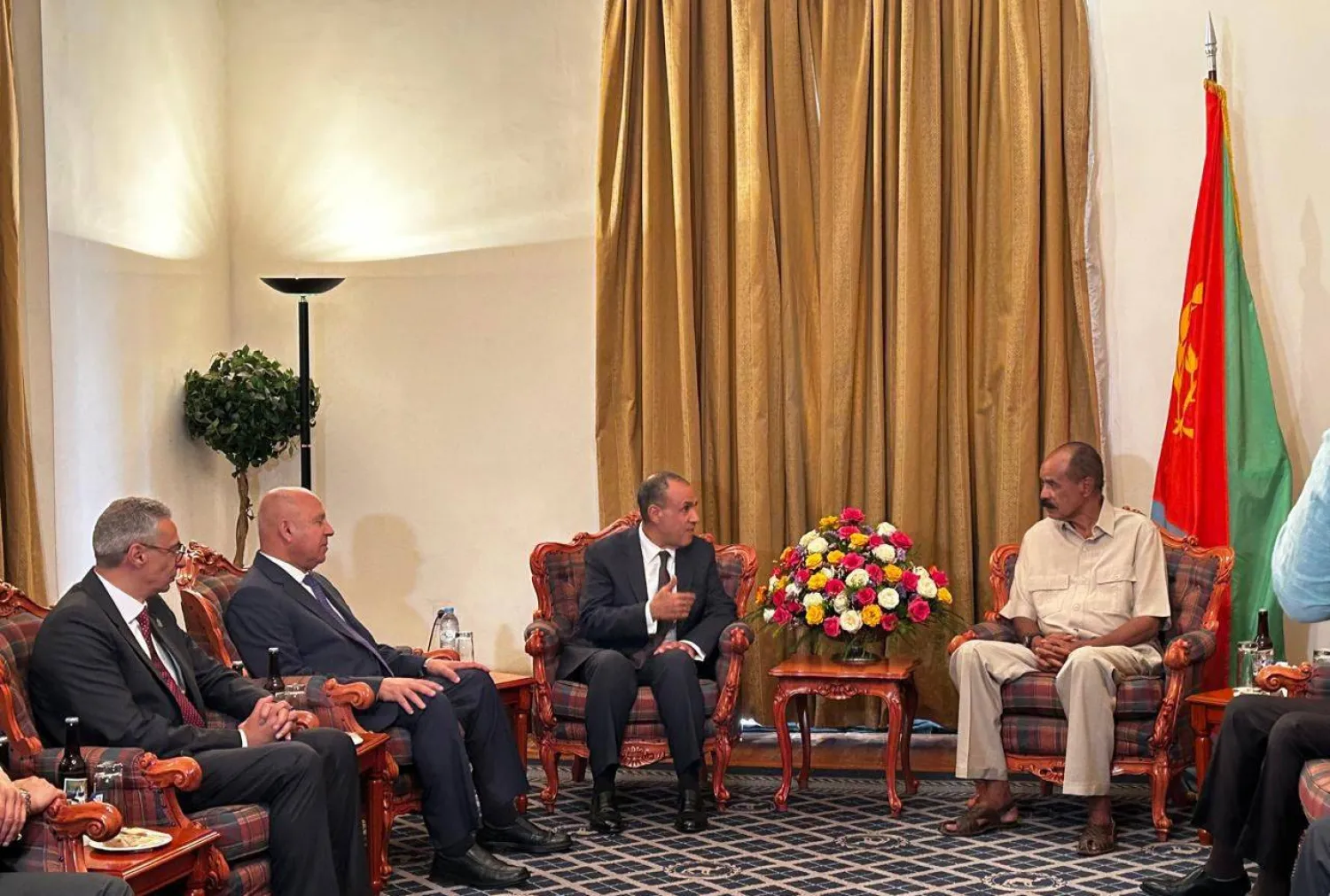 الرئيس الإريتري أثناء محادثات السبت مع الوفد المصري (الخارجية المصرية)