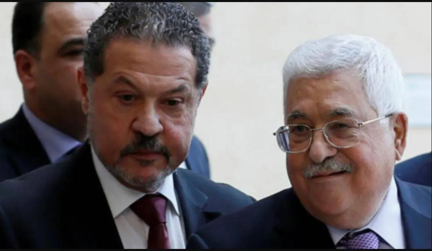 Filistin Devlet Başkanı Mahmud Abbas, oğlu Yaser Abbas ile birlikte Batı Şeria’nın Ramallah kentinde, 28 Mayıs 2018 (Arşiv – Reuters)