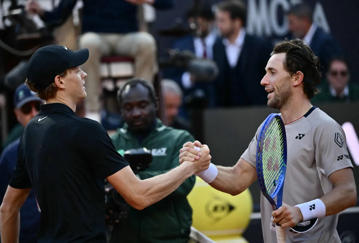 Italy's Jannik Sinner (L) shakes hands with Norway's Casper Ruud after winning the men's final of the ATP Rome Open tennis tournament at the Foro Italico in Rome on May 17, 2026. (Photo by Filippo MONTEFORTE / AFP)