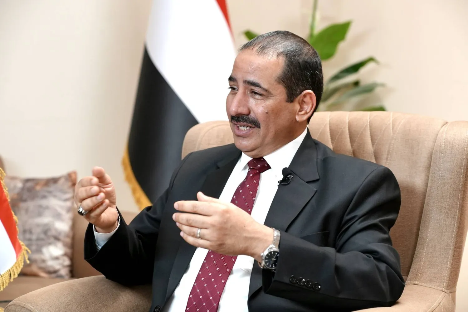 أكد الوزير أنَّ المشهد الأمني في المناطق المُحرَّرة في تحسُّن مستمر (تصوير: تركي العقيلي)