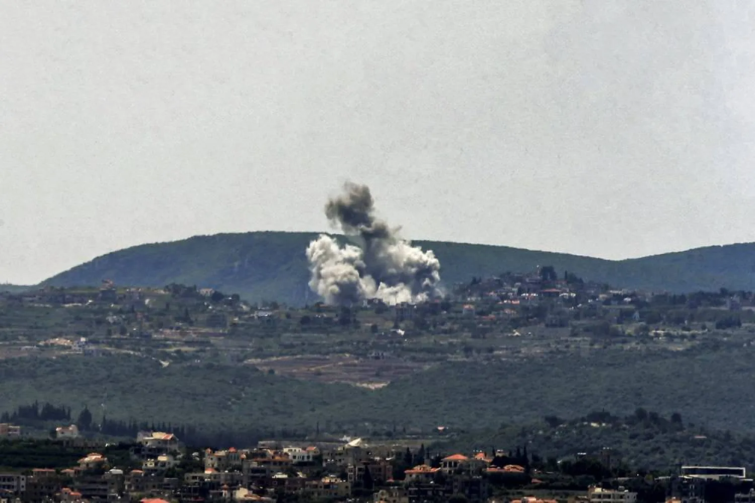 17 May 2026, Lebanon, Tyre: Smoke from an Israeli air raid billows from the village of Zibqin. (dpa)