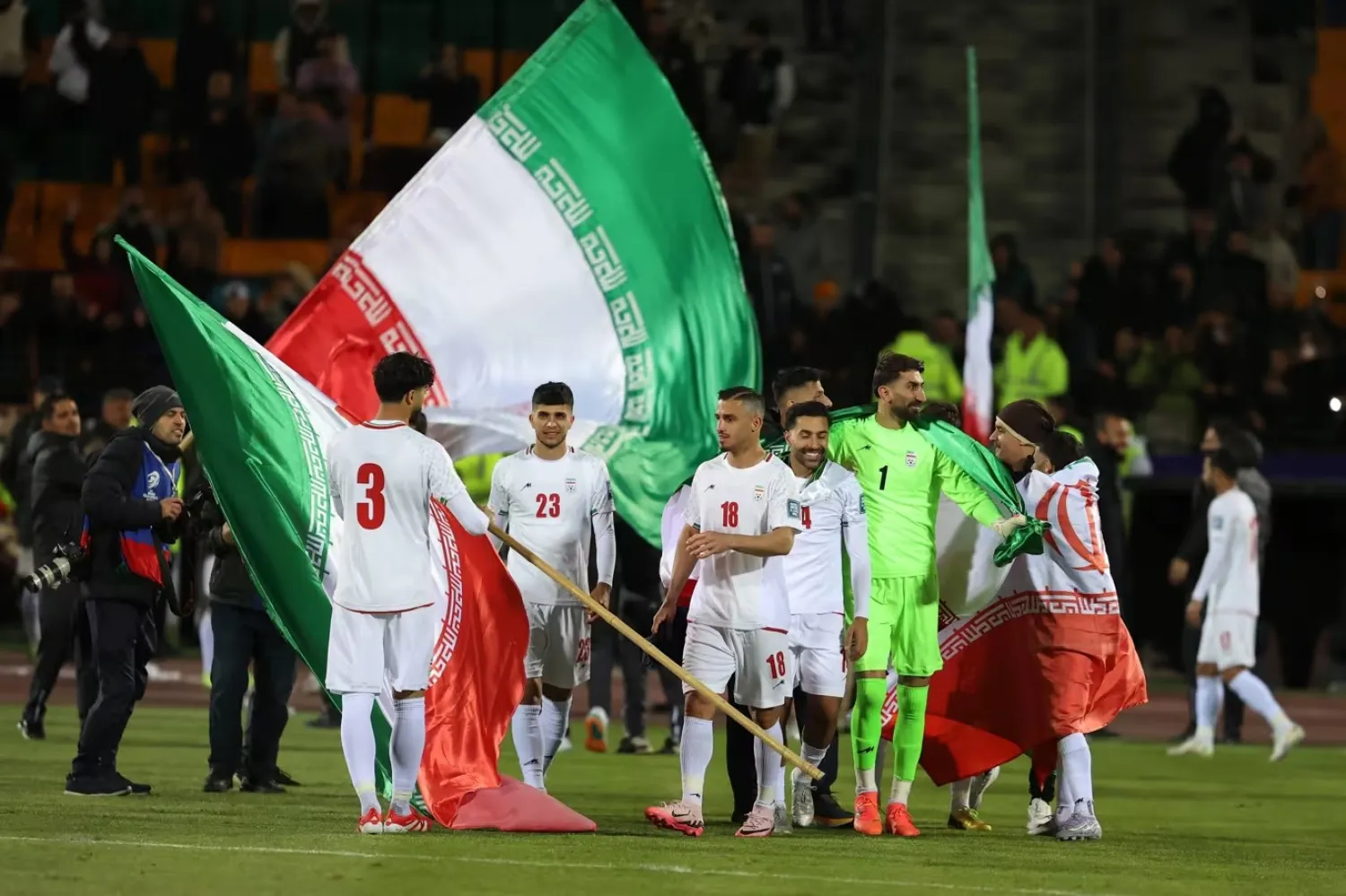 احتفالات المنتخب الإيراني بالتأهل رسمياً لكأس العالم (فيفا)