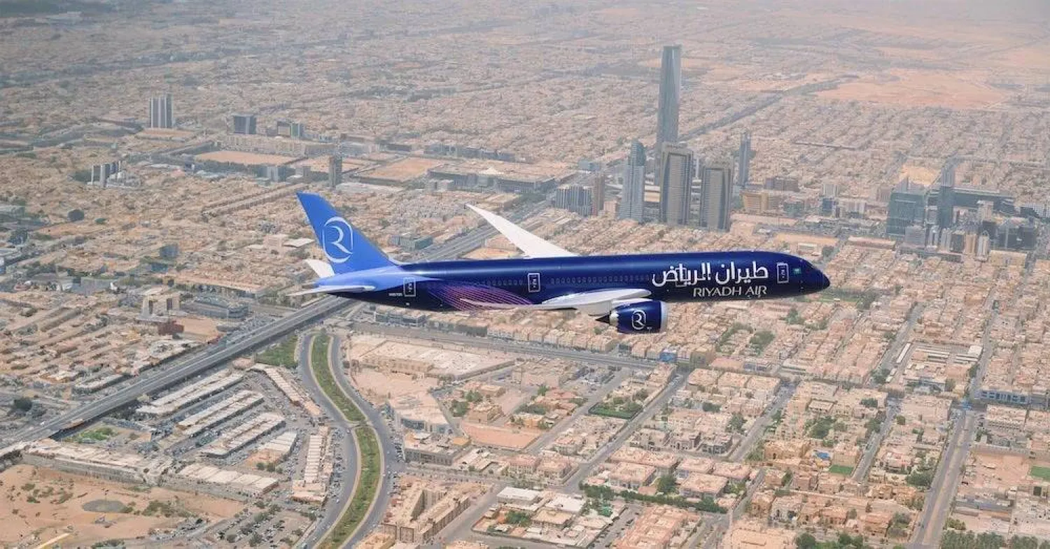 إحدى طائرات «طيران الرياض» تحلق في العاصمة الرياض (صندوق الاستثمارات العامة)