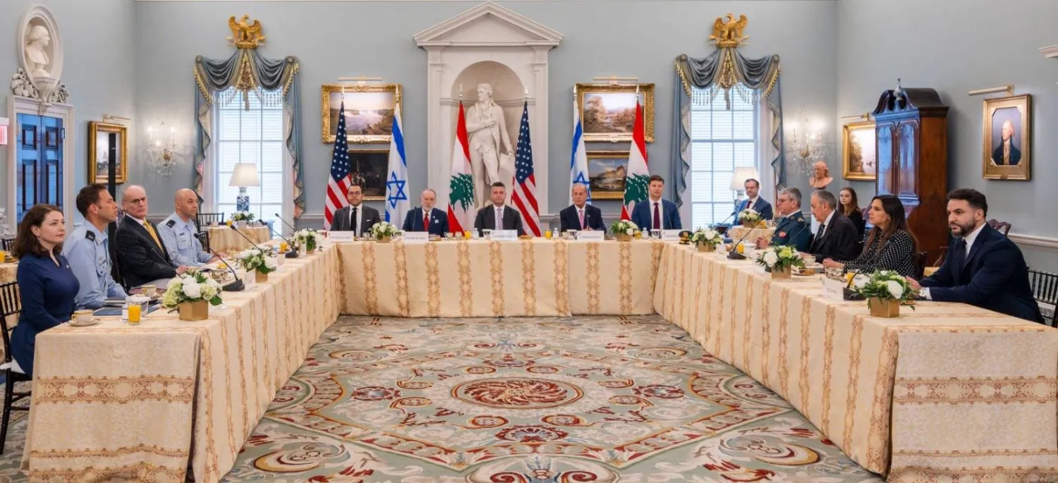 الصورة الرسمية لأول جلسة تفاوض بين الوفدين اللبناني والإسرائيلي بحضور مسؤولين دبلوماسيين أميركيين في واشنطن (الخارجية الأميركية)