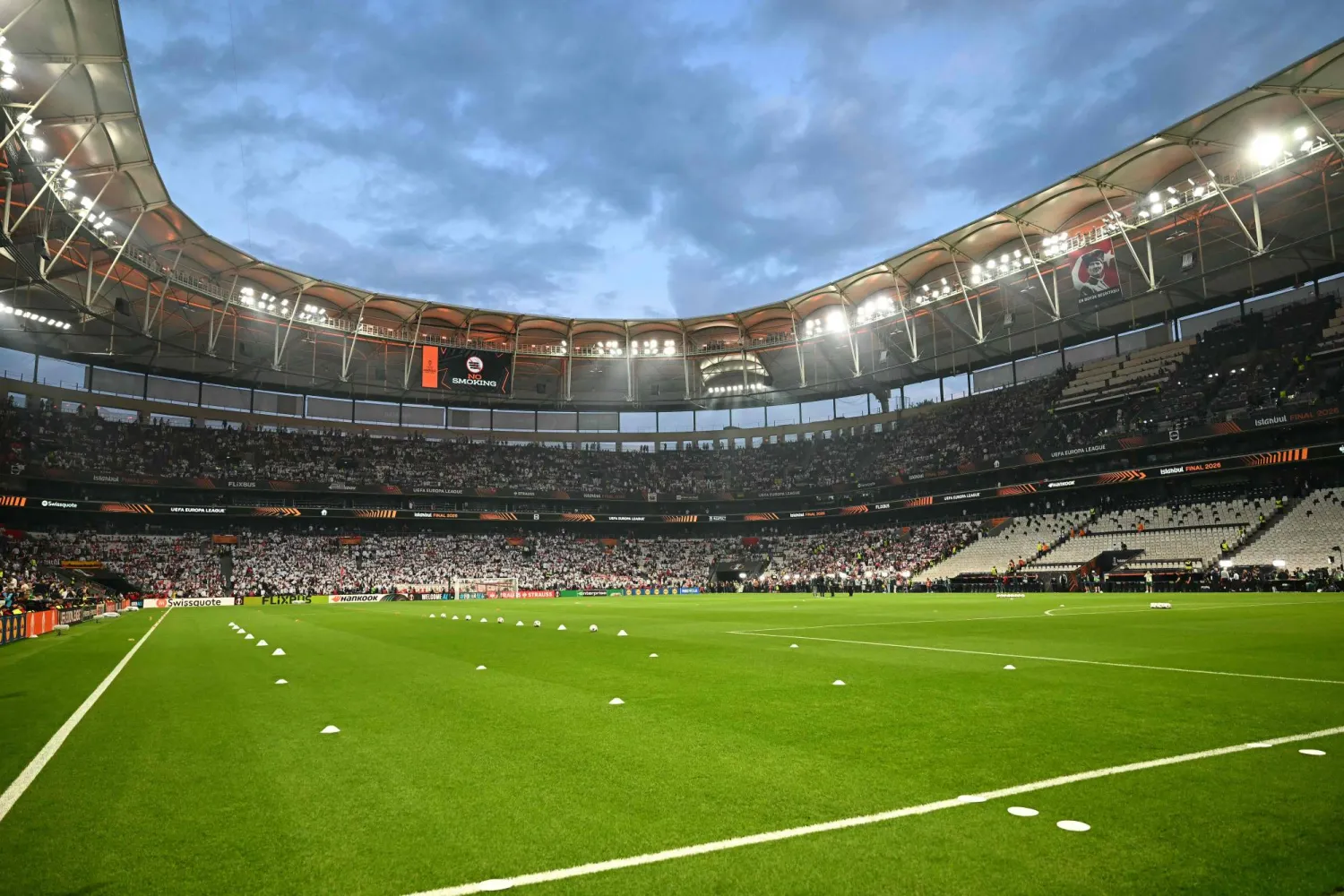 الاتحاد الأوروبي لكرة القدم «يويفا» طالب بإعادة هيكلة نظام التصفيات المؤهلة لكأس العالم (أ.ف.ب)