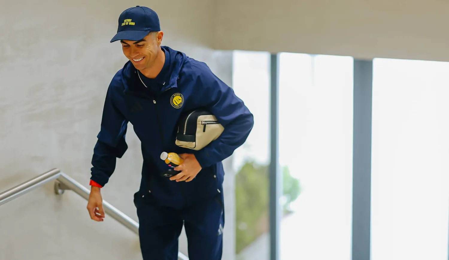 رونالدو في طريقه لتدريبات النصر الأخيرة (موقع النادي)