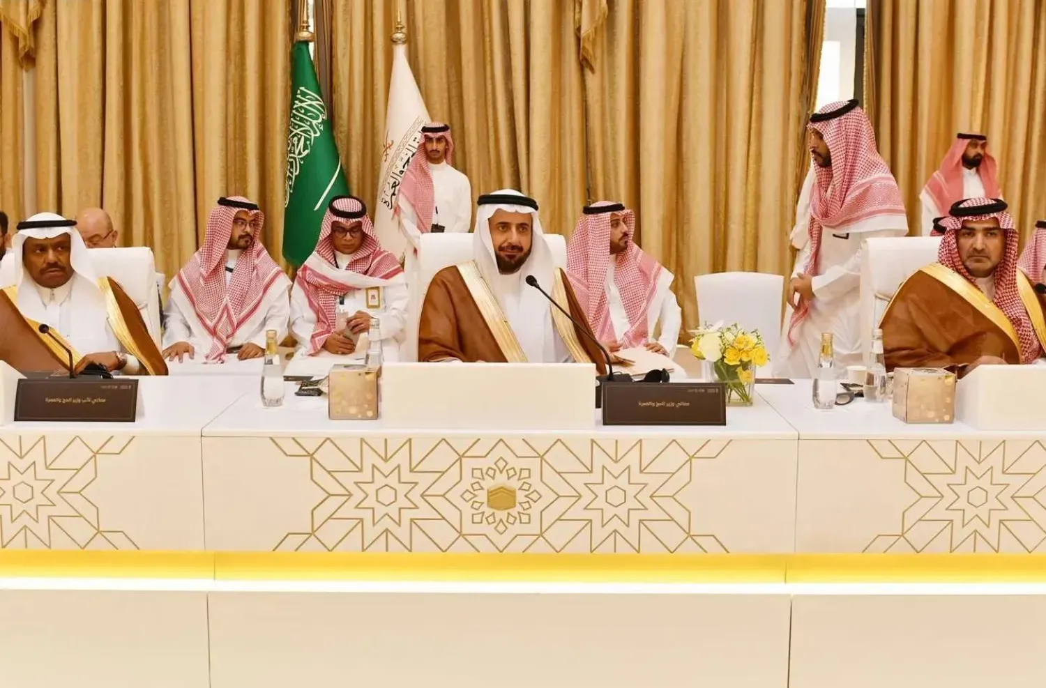 Suudi Arabistan Hac ve Umre Bakanı Dr. Tevfik er-Rabia, dün Cidde’de hac işleri yetkilileri ve ofis başkanlarıyla gerçekleştirdiği toplantıda bir konuşma yaptı. (SPA)