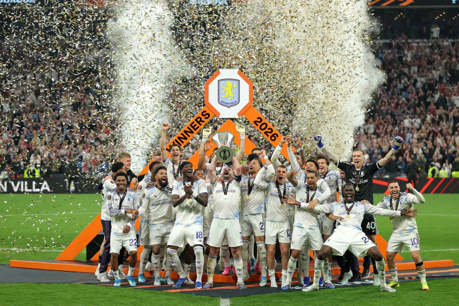 Aston Villa players celebrate with the trophy after winning the Europa League final soccer match between Freiburg and Aston Villa in Istanbul, Türkiye, Wednesday, May 20, 2026. (AP Photo)