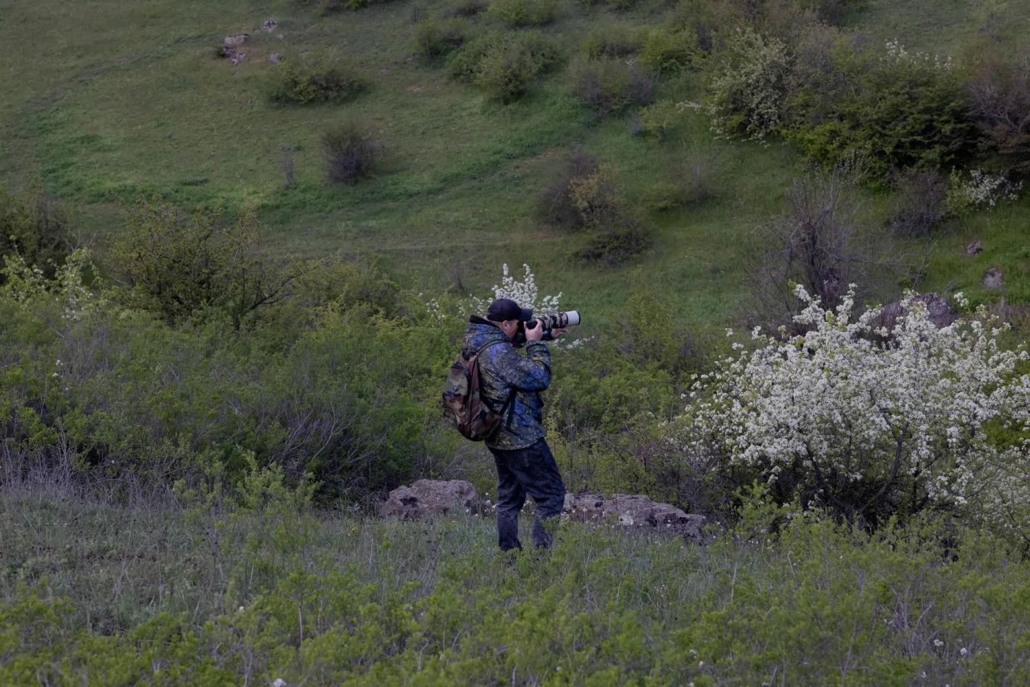 Viktor Sevidov 37-year-old photographer takes pictures of birds in Kryvyi Rig on April 22, 2026, amid the Russian invasion of Ukraine. (Photo by Tetiana DZHAFAROVA / AFP)