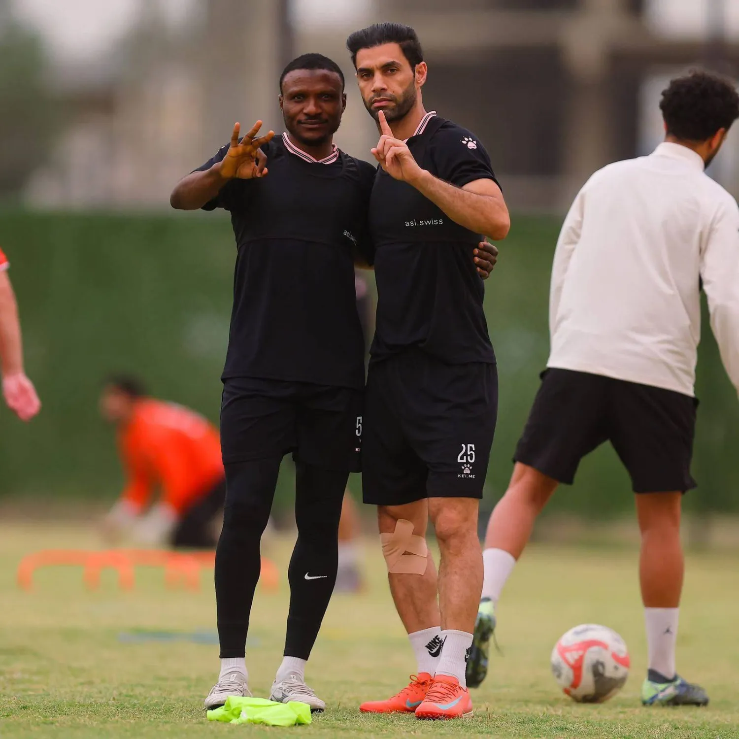 جانب من تدريبات القوة الجوية (من حسابه في «فيسبوك»)