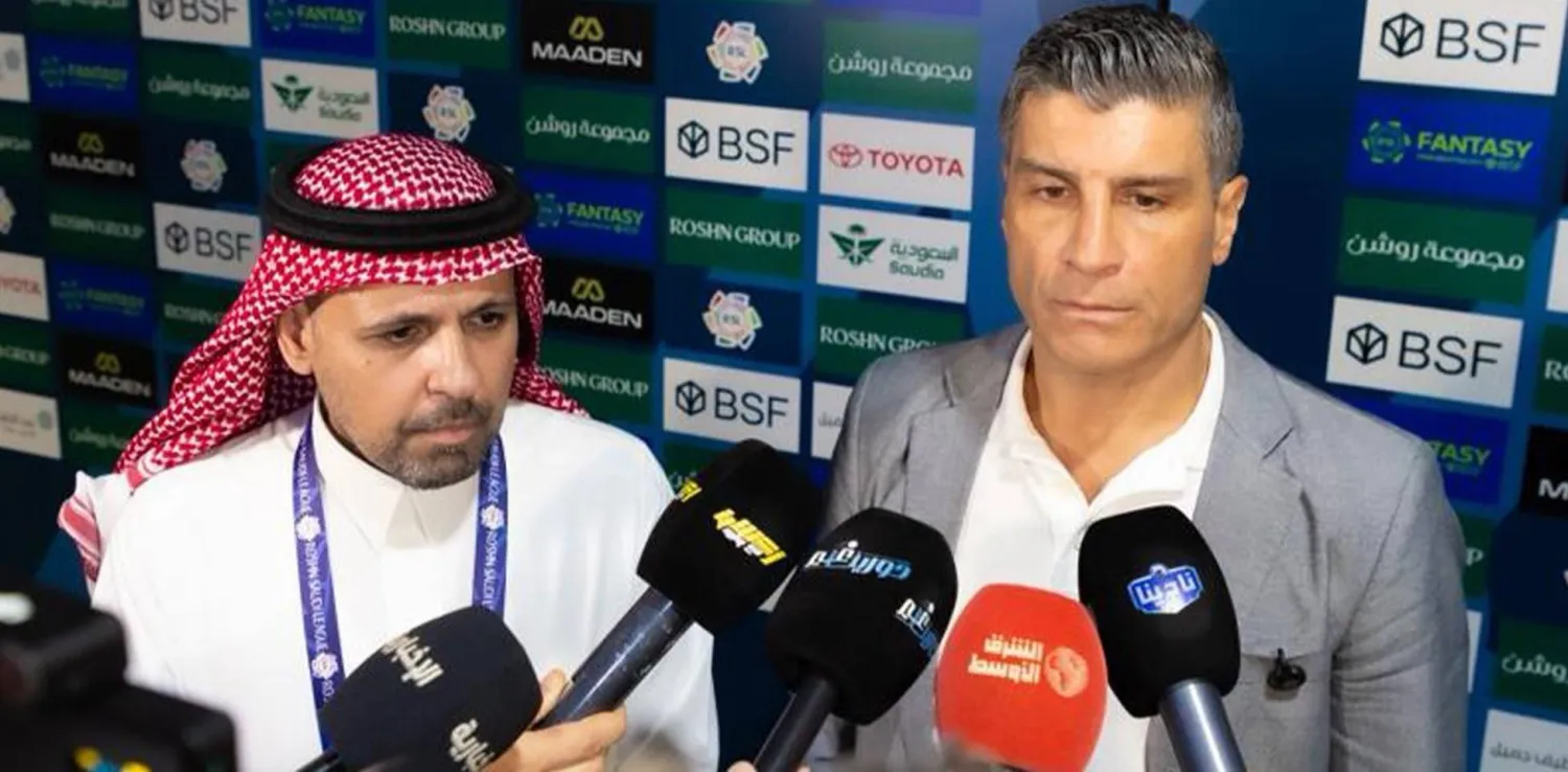 إيمانويل بجوار الدكتور توفيق المديهيم رئيس النادي (نادي الفيحاء) 