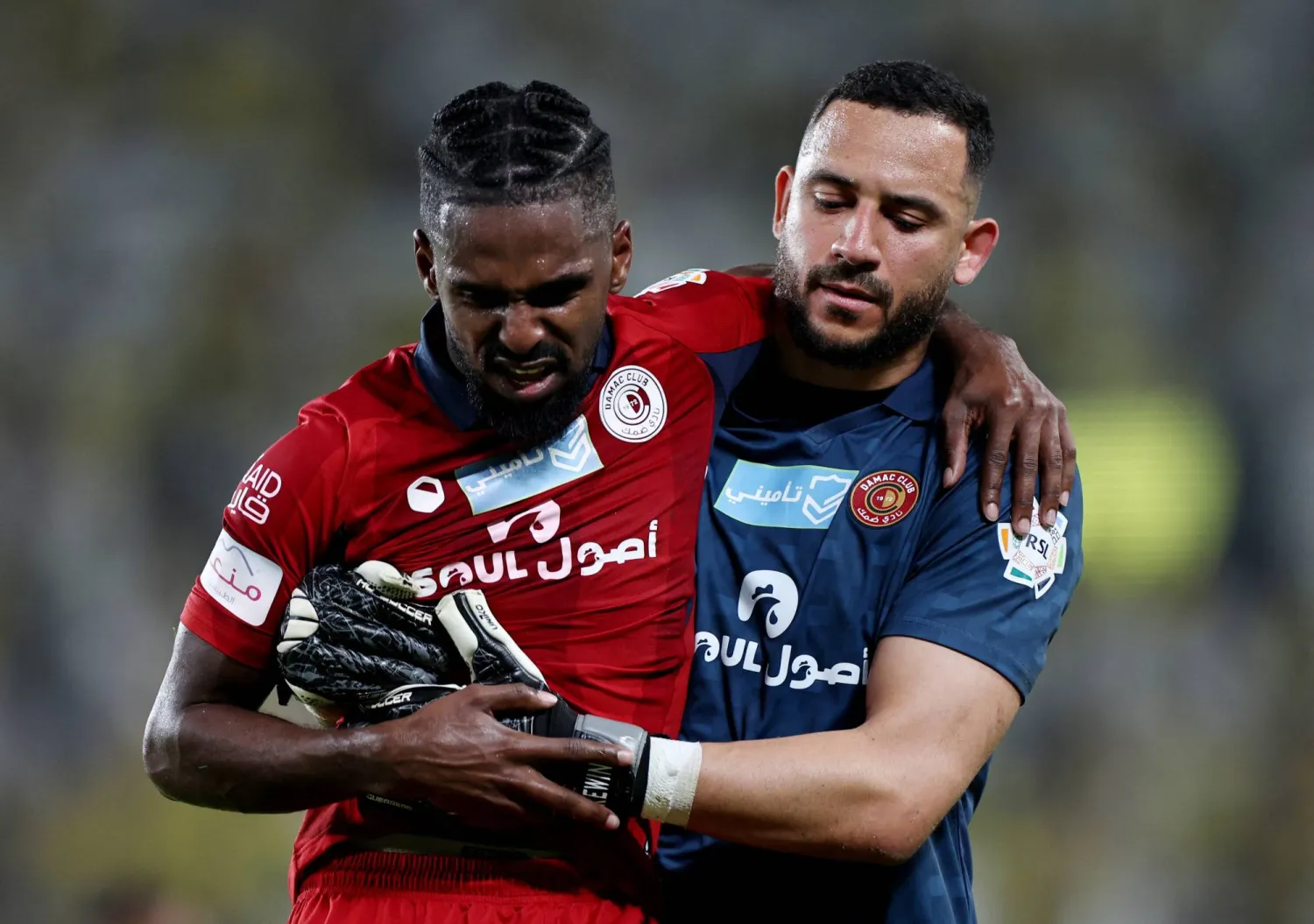 لم ينجح ضمك في البقاء بعد خسارته الكبيرة أمام النصر (رويترز) 