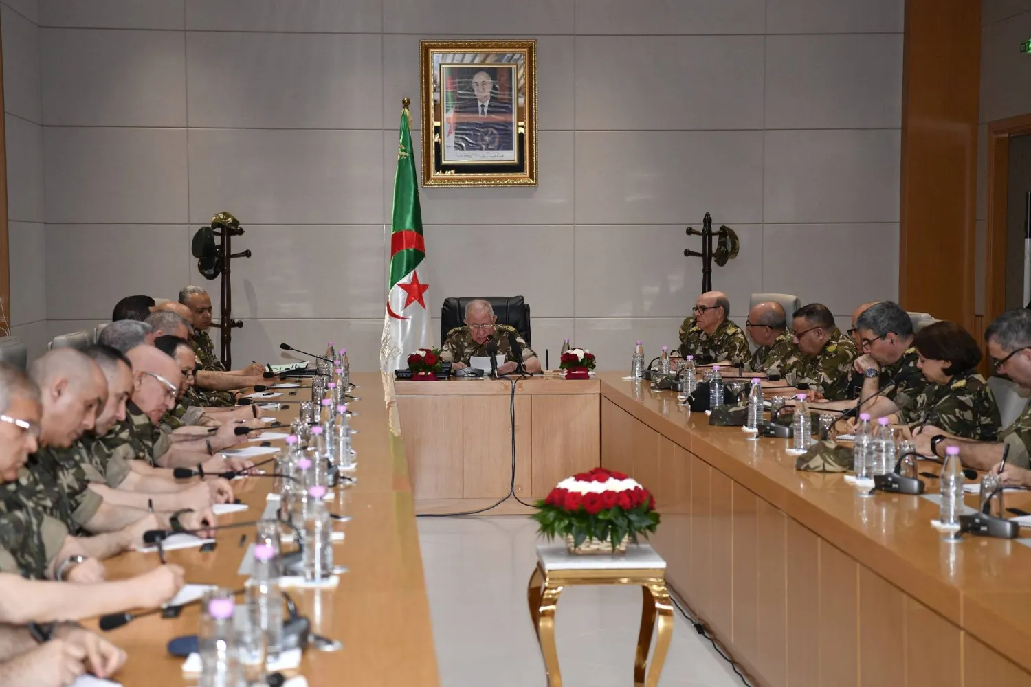 اجتماع الإعلان عن التغيير في قيادة الأمن الداخلي بإشراف الوزير المنتدب للدفاع (وزارة الدفاع)
