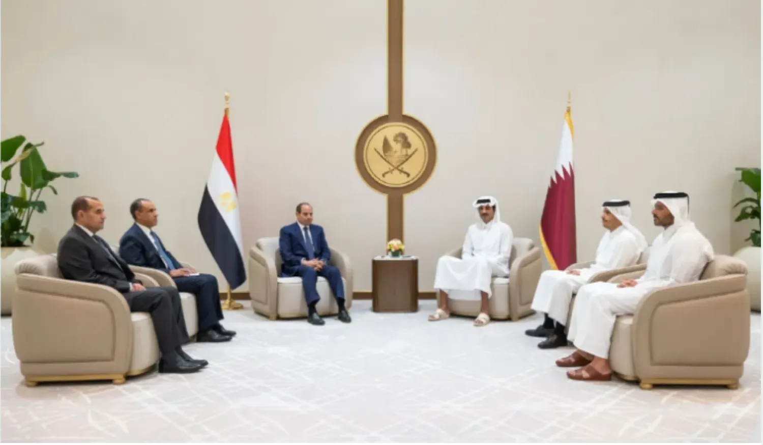 محادثات الرئيس السيسي والشيخ تميم في الدوحة مارس الماضي لوقف التصعيد العسكري بالمنطقة (صفحة الديوان الأميري القطري على «فيسبوك»)
