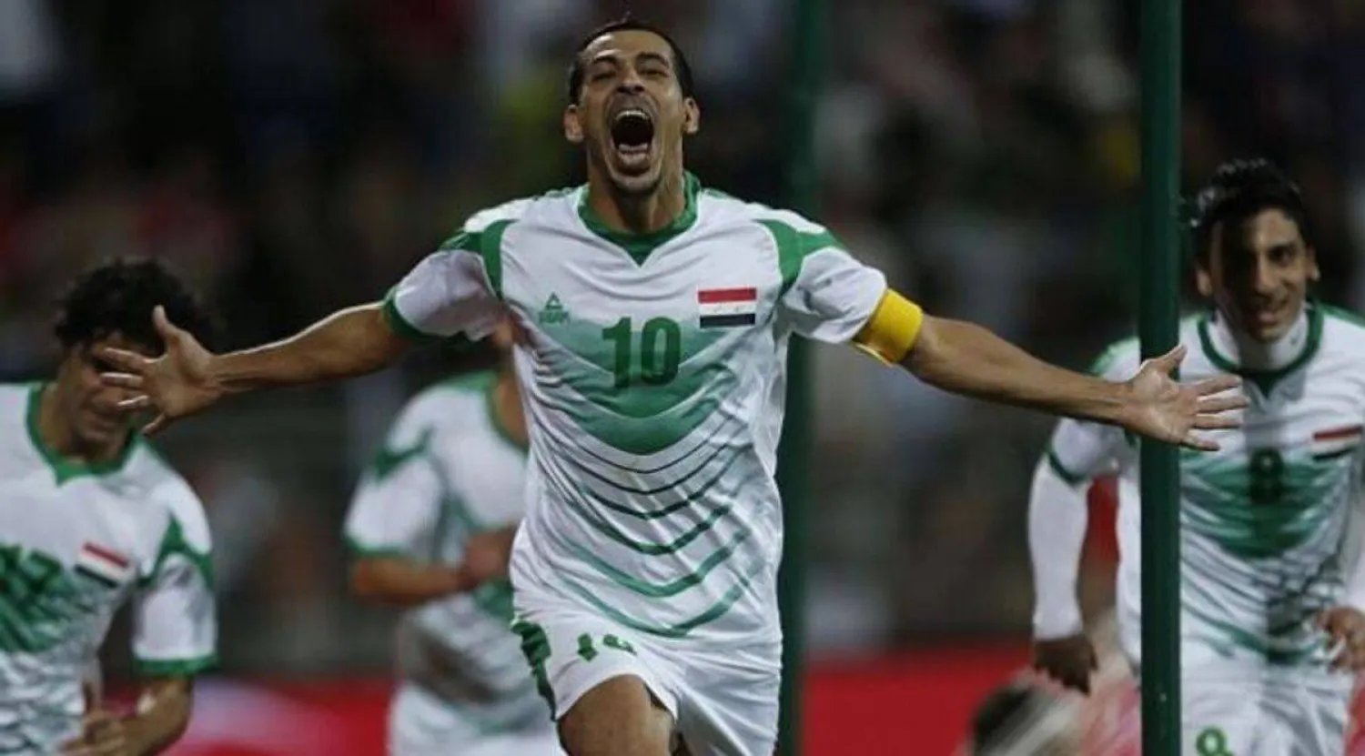 يونس محمود بقميص منتخب العراق لكرة القدم خلال مسيرته الدولية مع «أسود الرافدين» (الاتحاد الآسيوي لكرة القدم)