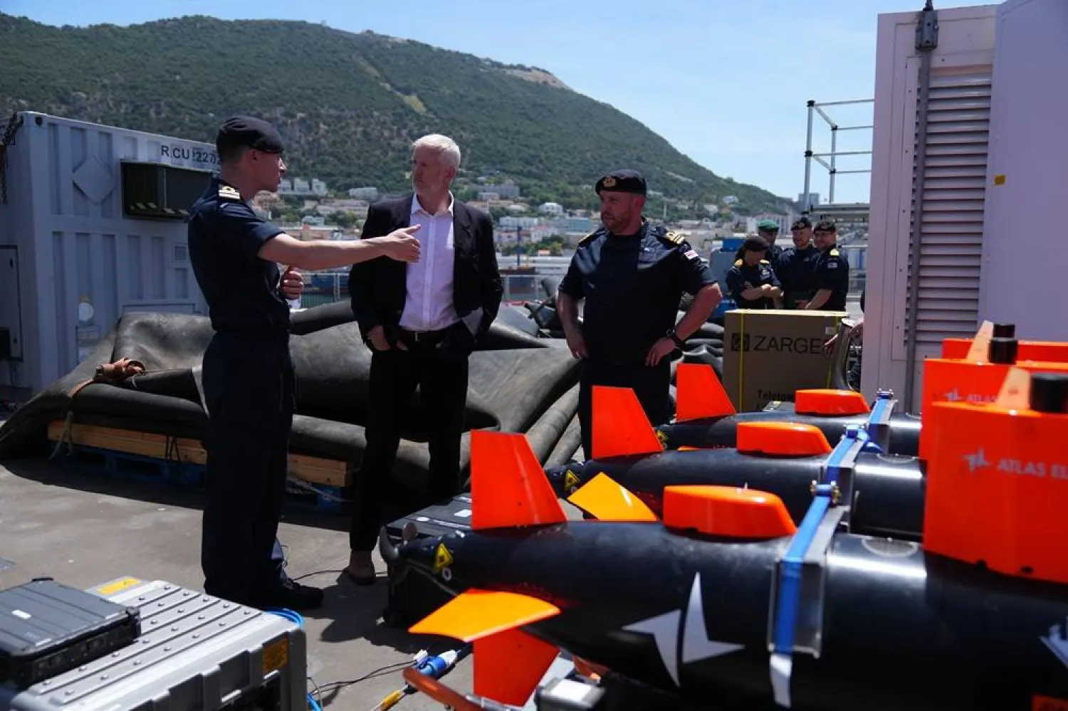  Britain's Armed Forces Minister Al Carns, center, inspects autonomous vehicles with sonar sensor that can detect and identify mines, on RFA Lyme Bay in territory of Gibraltar, on Friday, May 22, 2026. (AP) 