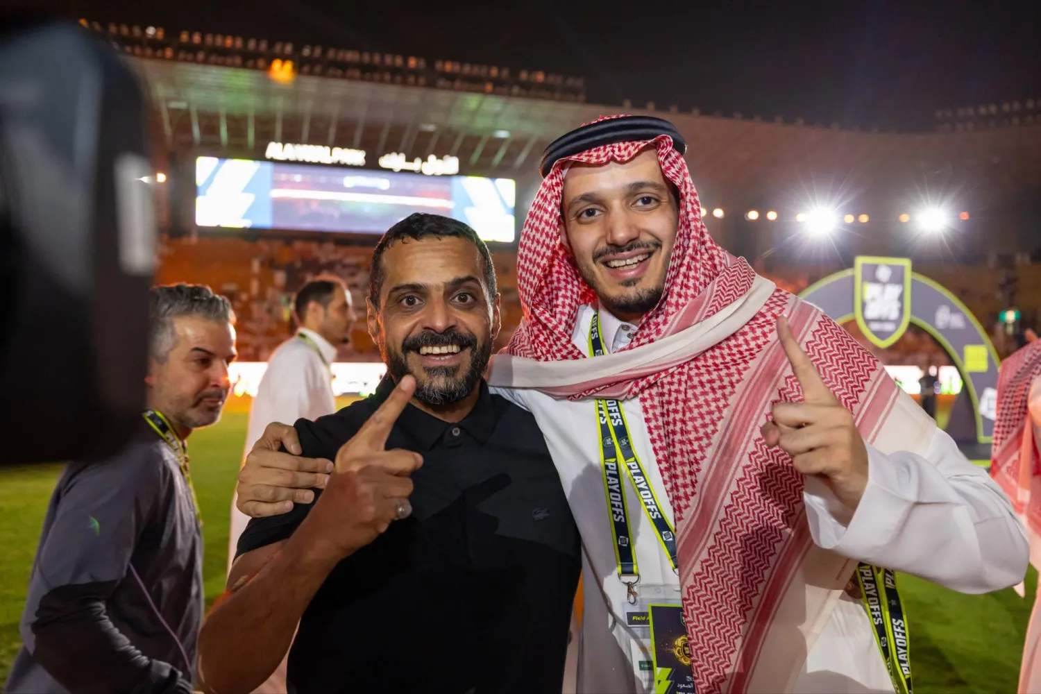 خالد العطوي مدرب الفريق مع الأمير خالد بن محمد رئيس مجلس الإدارة (نادي الدرعية)