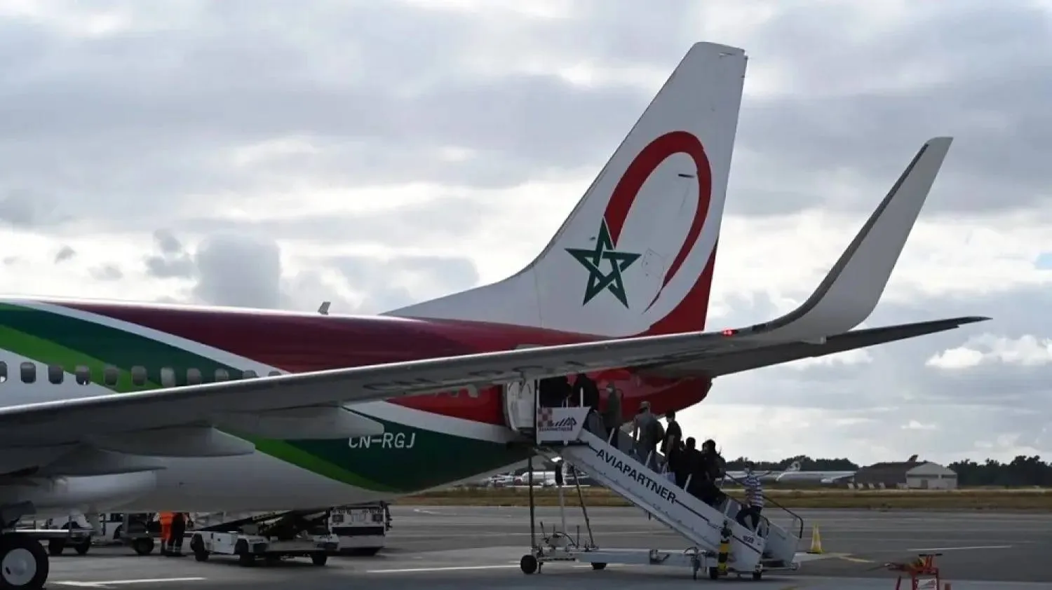  People board a Royal Air Maroc flight on July 15, 2020 at Bordeaux airport. (AFP) 