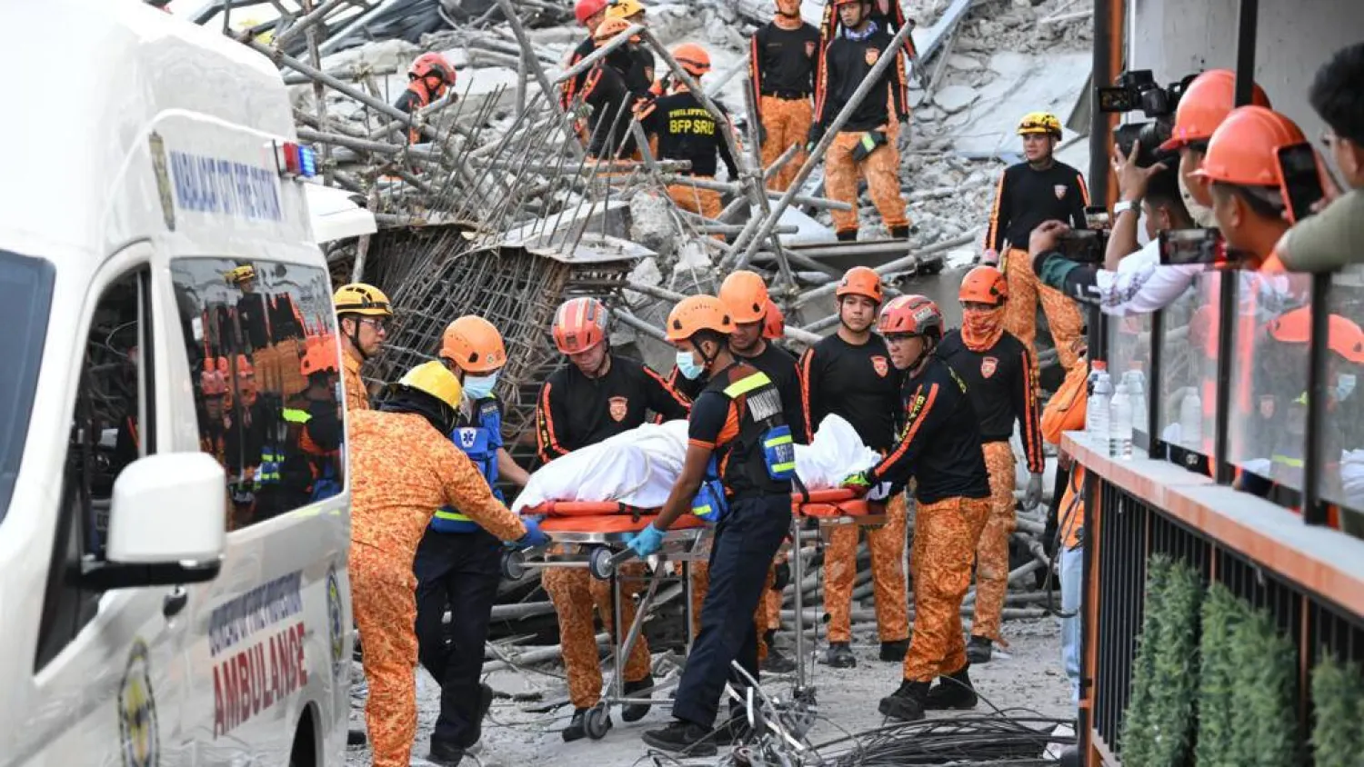 The death toll in a Philippine construction site collapse has risen to three. Ted ALJIBE / AFP
