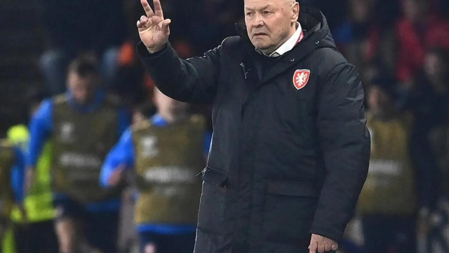 مدرب المنتخب التشيكي ميروسلاف كوبيك خلال نهائي الملحق الأوروبي المؤهل لمونديال 2026 (أ.ف.ب)