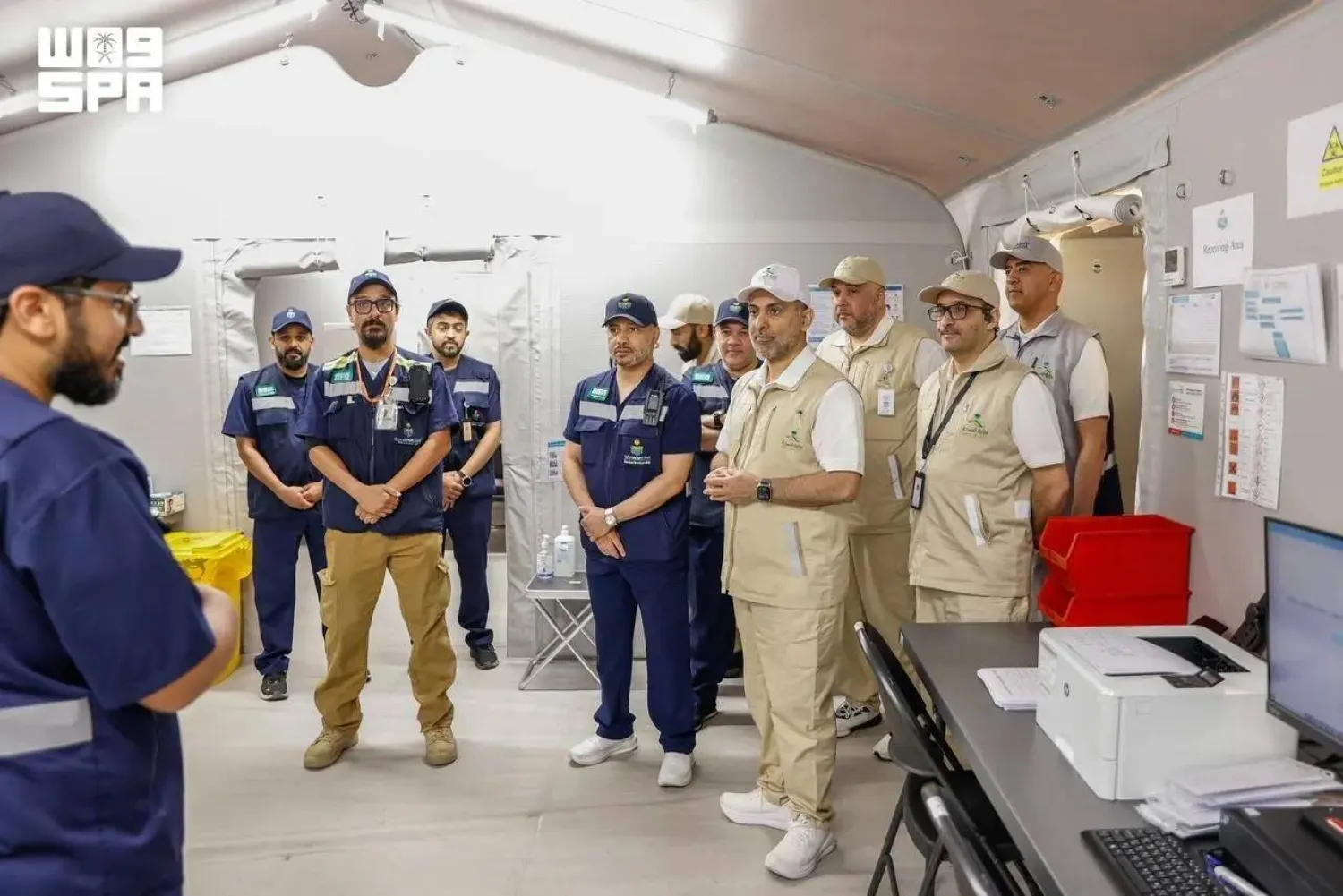 Saudi Minister of Health Fahad Al-Jalajel visits the Ministry of Interior Field Hospital in Arafat on Monday. (SPA)