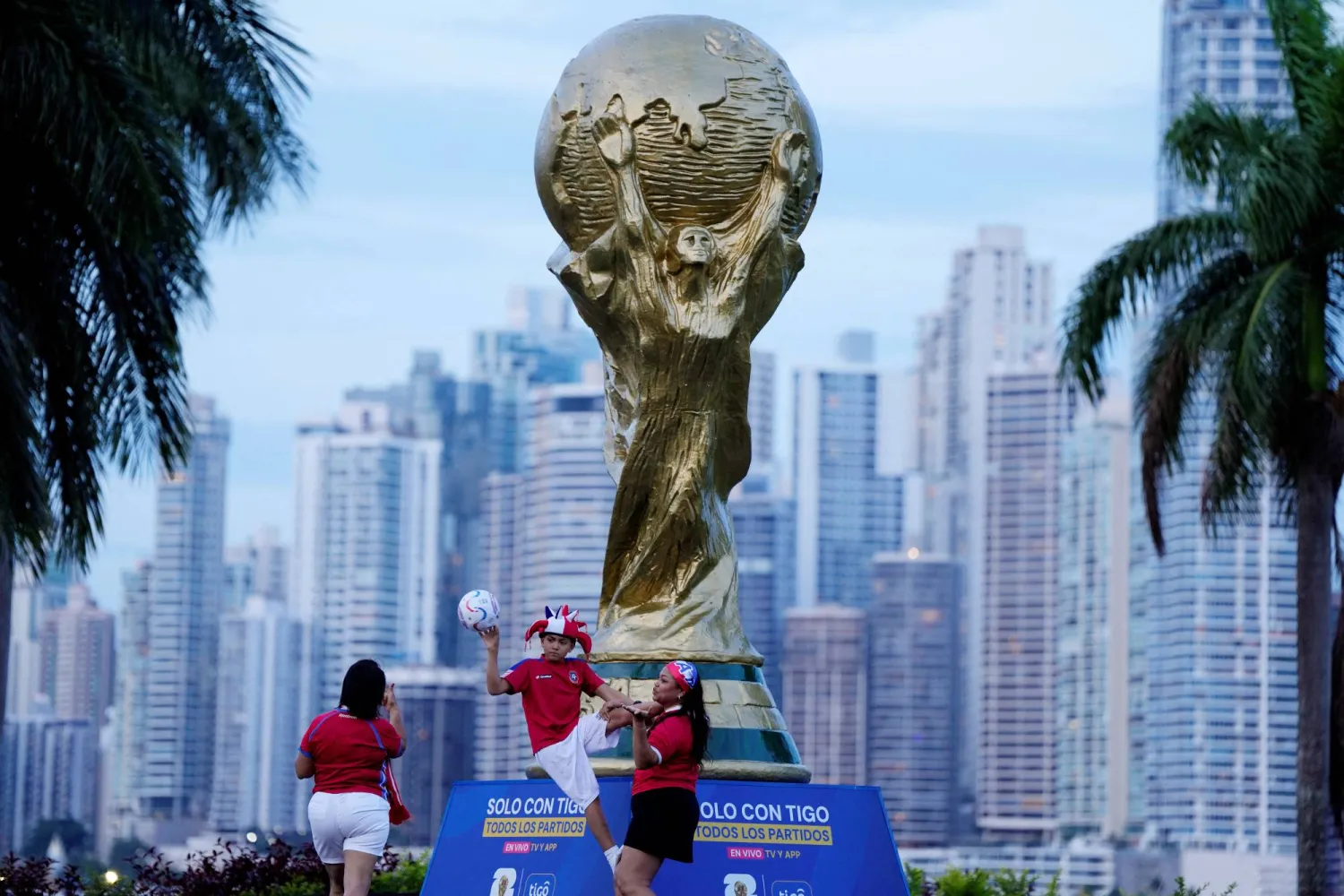 أسعار تذاكر مباريات كأس العالم شهدت غلاءً فاحشاً (رويترز)