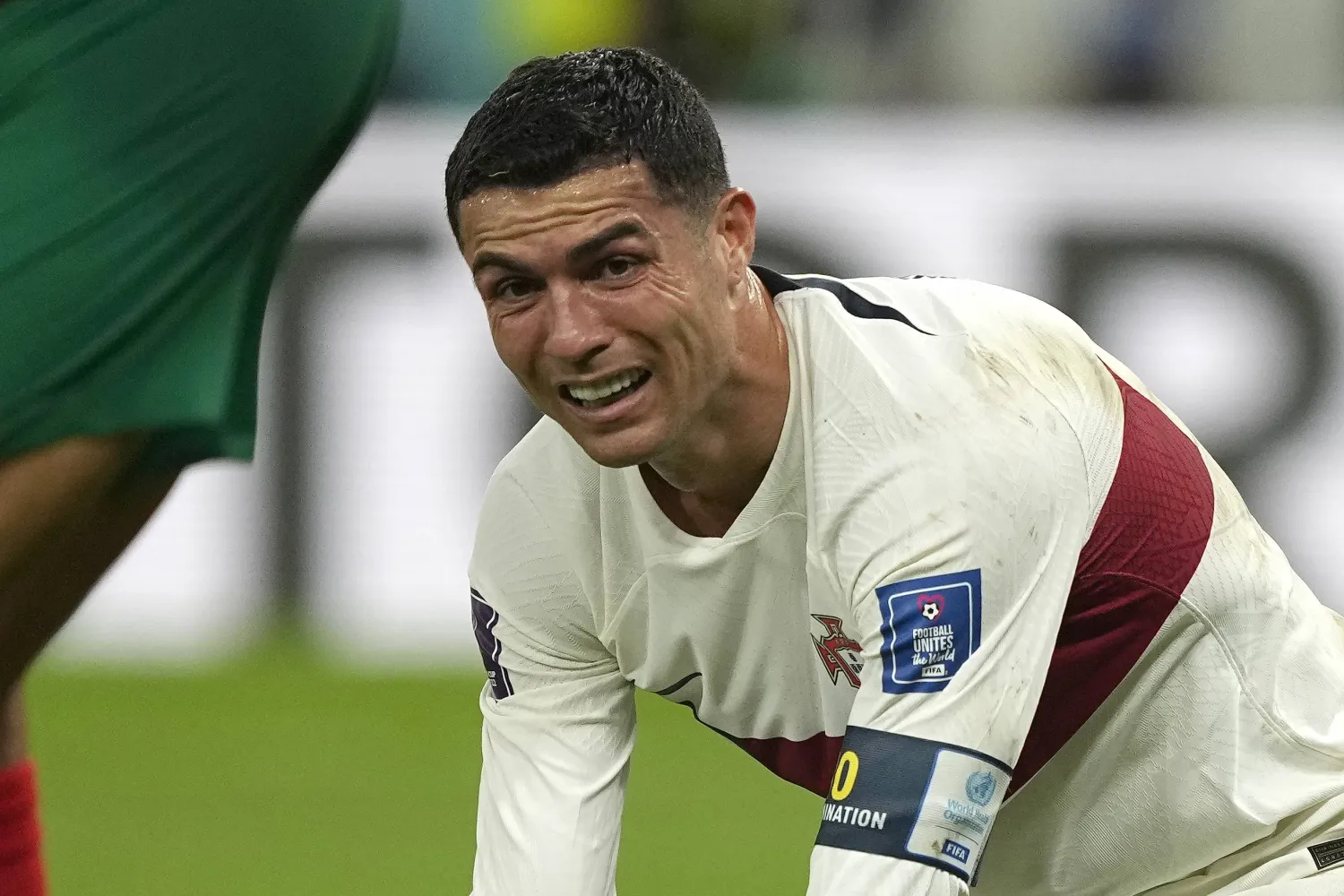 رونالدو متحسراً عقب الخروج من مونديال قطر 2022 (الشرق الأوسط)