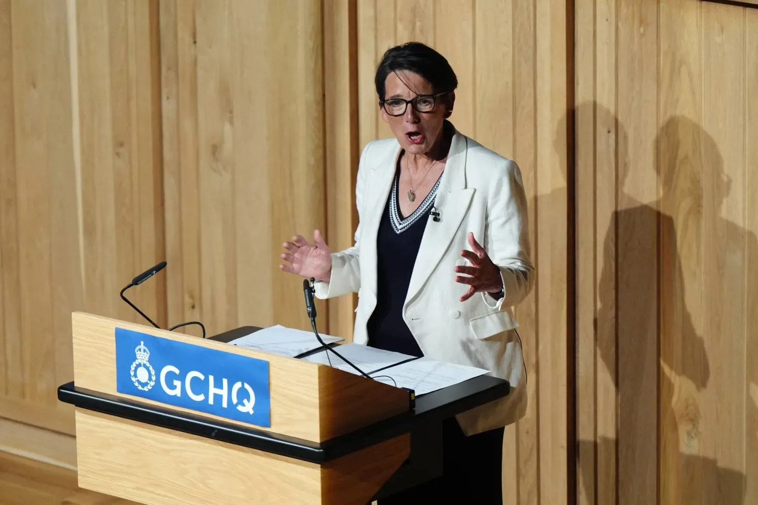İngiltere'nin Siber İstihbarat Servisi (GCHQ) Başkanı Anne Kest Butler, 27 Mayıs 2026'da İngiltere'deki Bletchley Park'ta ilk yıllık konferansını verdi (DPA)