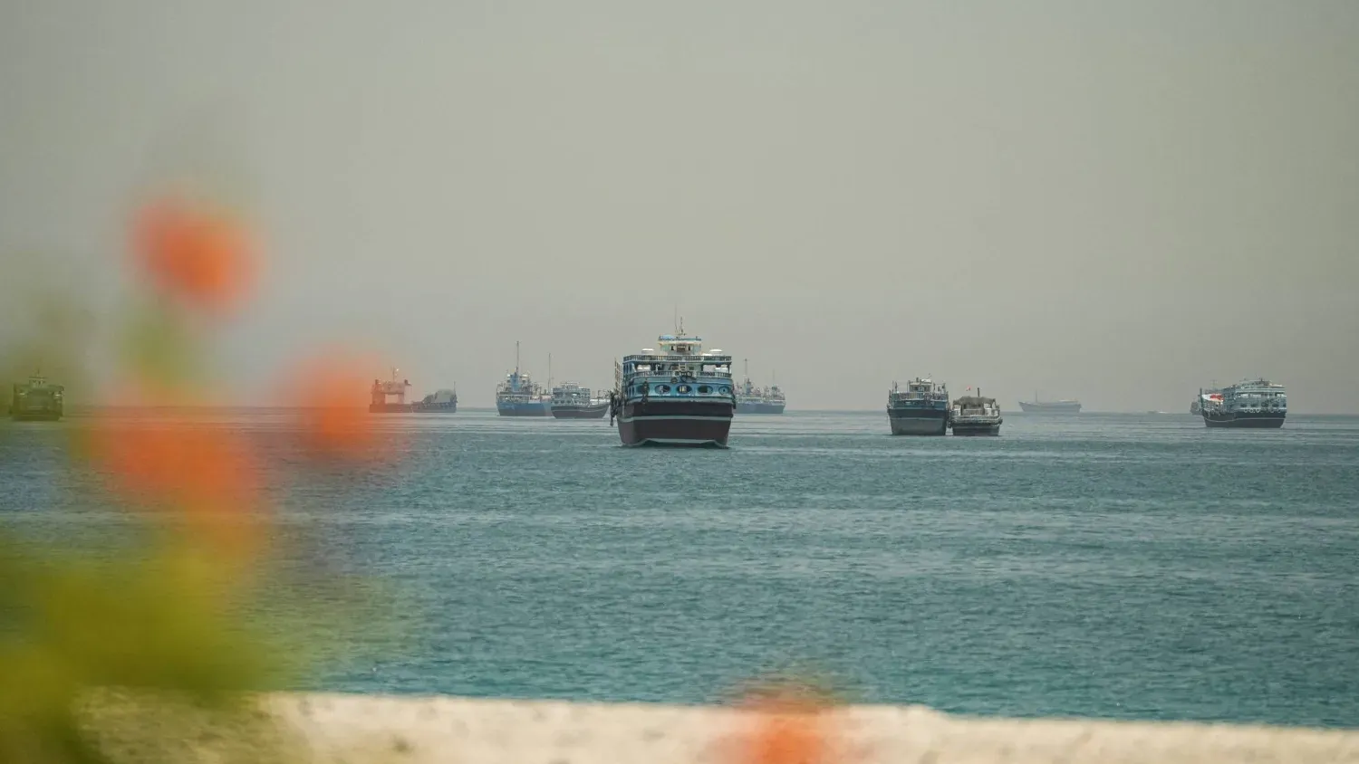 .  Hürmüz Boğazı'nda mahsur kalan gemiler (Reuters)