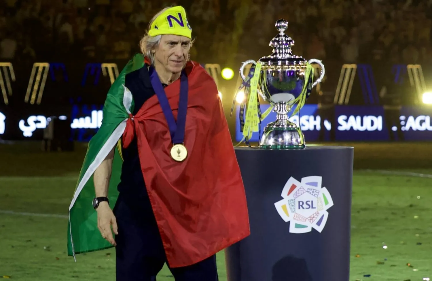 خيسوس لحظة التتويج بلقب الدوري السعودي (تصوير: نايف العتيبي)