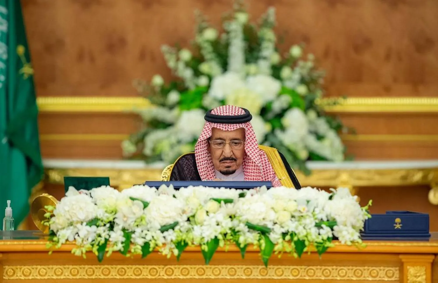 Custodian of the Two Holy Mosques King Salman bin Abdulaziz Al Saud chairs a cabinet meeting. (SPA file)