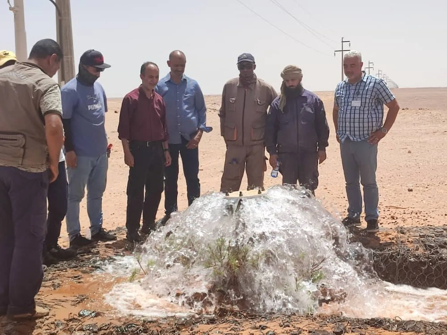 مياه تتدفق من إحدى آبار المياه في النهر الاصطناعي (الصفحة الرسمية لجهاز إدارة النهر في بنغازي)