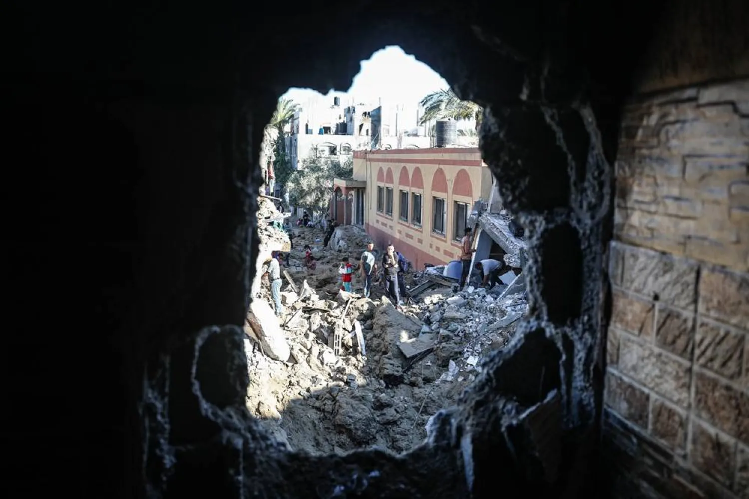  29 May 2026, Palestinian Territories, Dair al-Balah: Palestinians inspect the rubble of a building destroyed in an Israeli airstrike in Deir al-Balah, central Gaza Strip. (dpa)