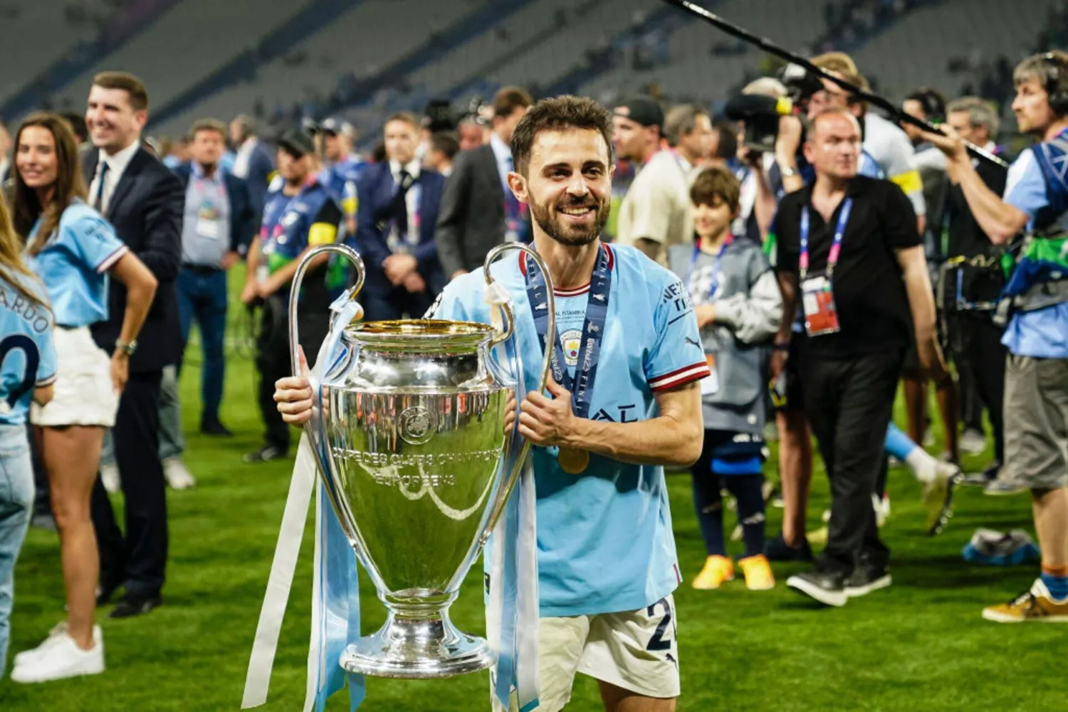 فاز سيلفا بثلاثية تاريخية مع مانشستر سيتي من ضمنها «دوري أبطال أوروبا» عام 2023 (أ.ب)