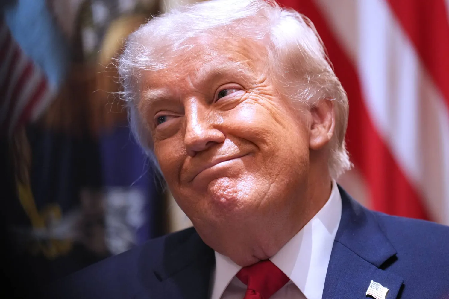 الرئيس الأميركي دونالد ترمب خلال اجتماع لمجلس الوزراء في البيت الأبيض 27 مايو الجاري (أ.ب)